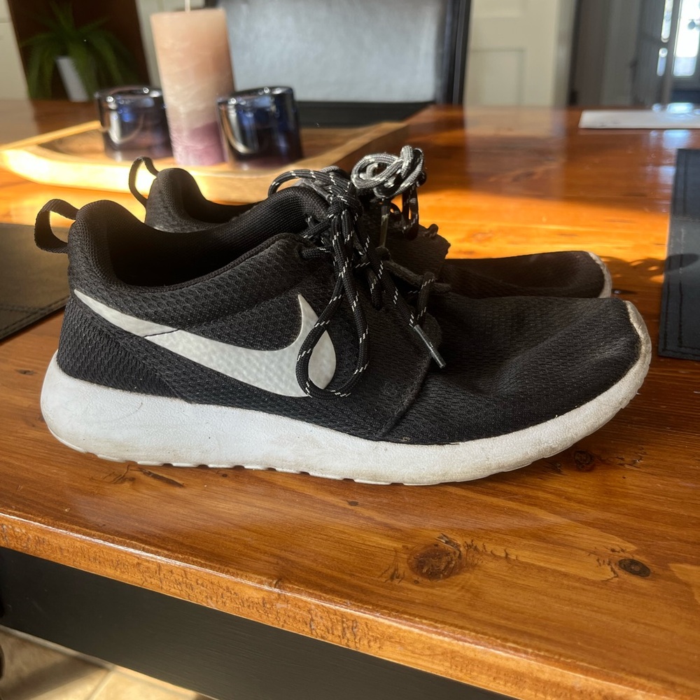 Nike Roshe Run Sneakers - Women’s Size 7
